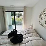 Moderne Spacieuse Garage Villa *