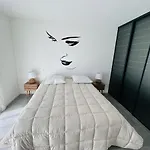 Moderne Spacieuse Garage Villa *