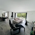 Moderne Spacieuse Garage Villa *