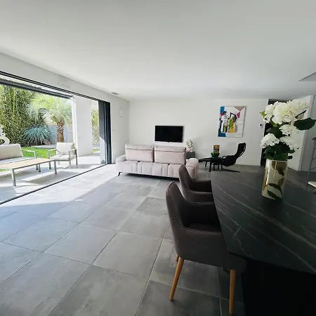 Moderne Spacieuse Garage