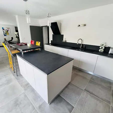 Moderne Spacieuse Garage