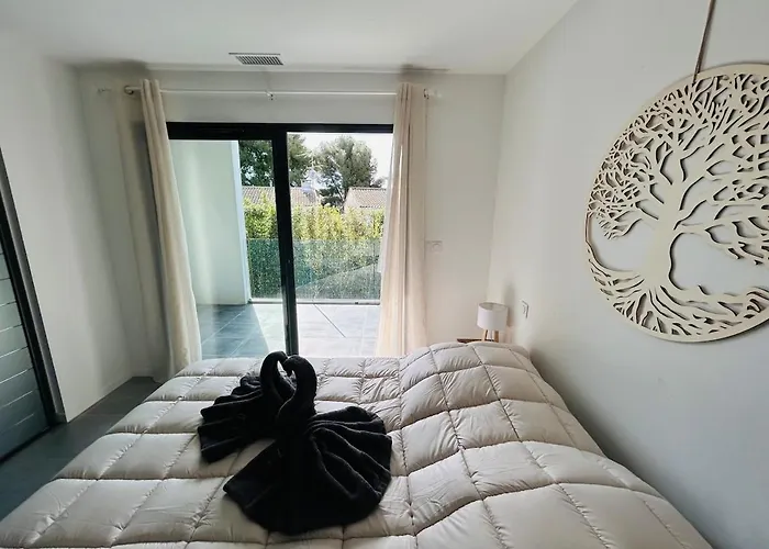 Moderne Spacieuse Garage Vila *
